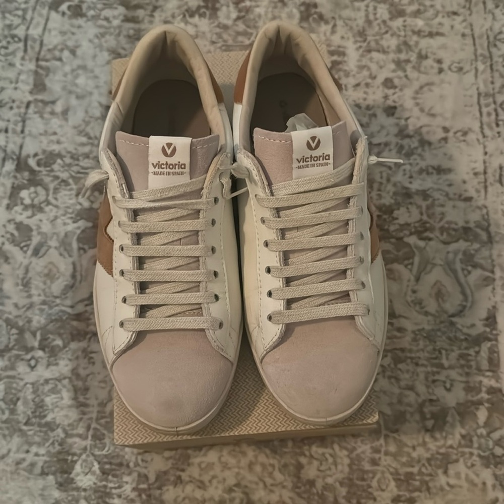 VICTORIA Trainers